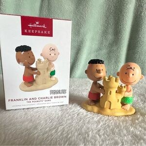 Hallmark Keepsake Peanuts Gang Figurine 2022